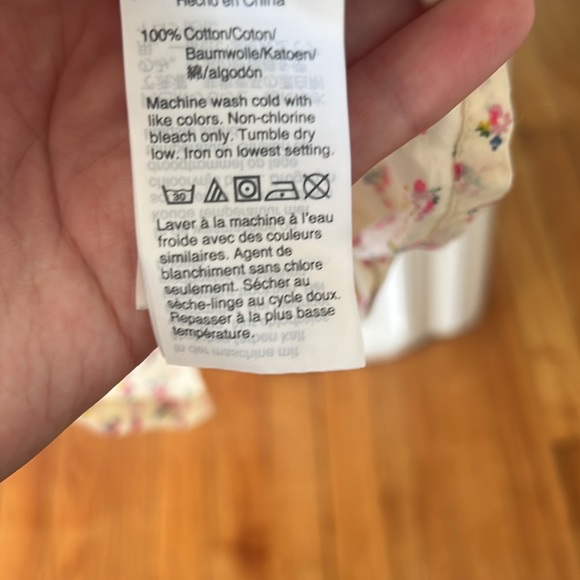 Madewell summer top with ditsy florals and buttons and tie details, size Small - Picture 6 of 6